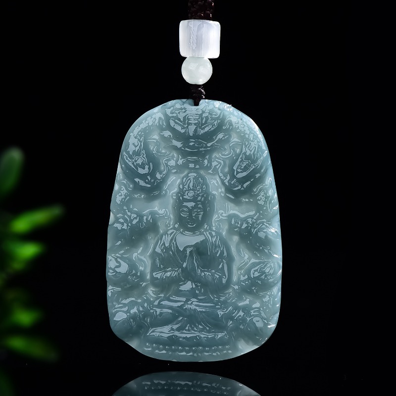 Jewelry & Watches Bench - Collier pendentif Guanyin en jade émeraude