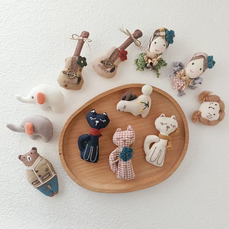 Vintage Brooch Pin - Broche artisanale en coton et lin,