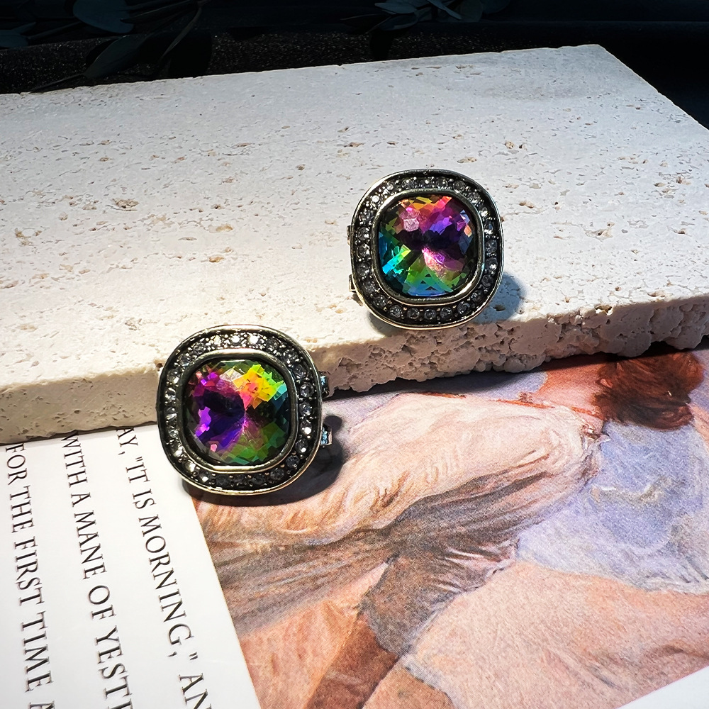 Boucles d'oreilles clous carré - Diamond Stud Earrings avis et prix