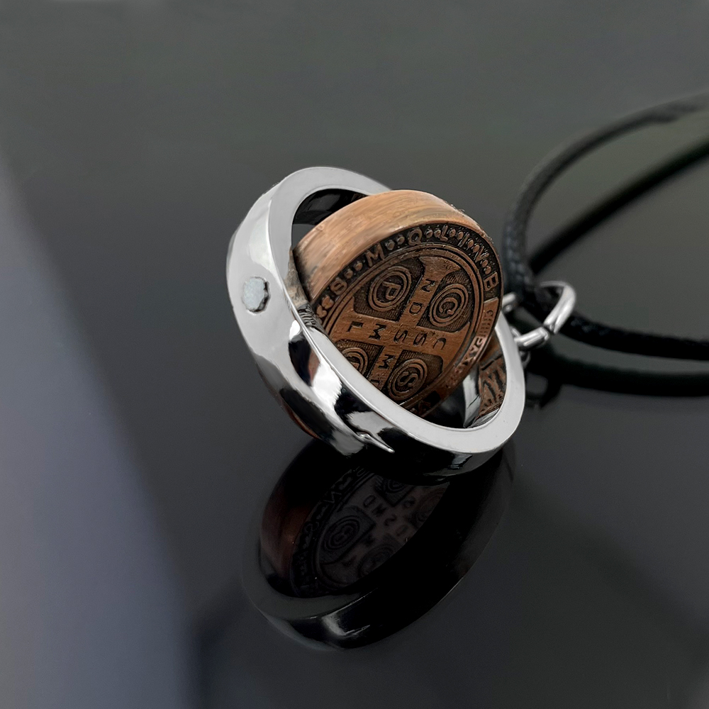Nouveau collier médaille Saint - Jewelry & Watches Bench avis et prix